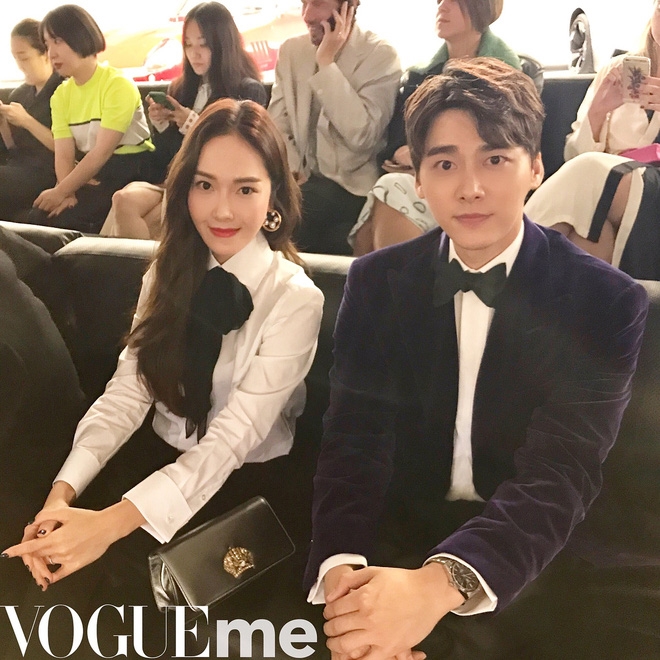Jessica cùng Lý Dịch Phong với hai style đồng điệu xuất hiện tại hàng ghế đầu tại show của Ralph Lauren.