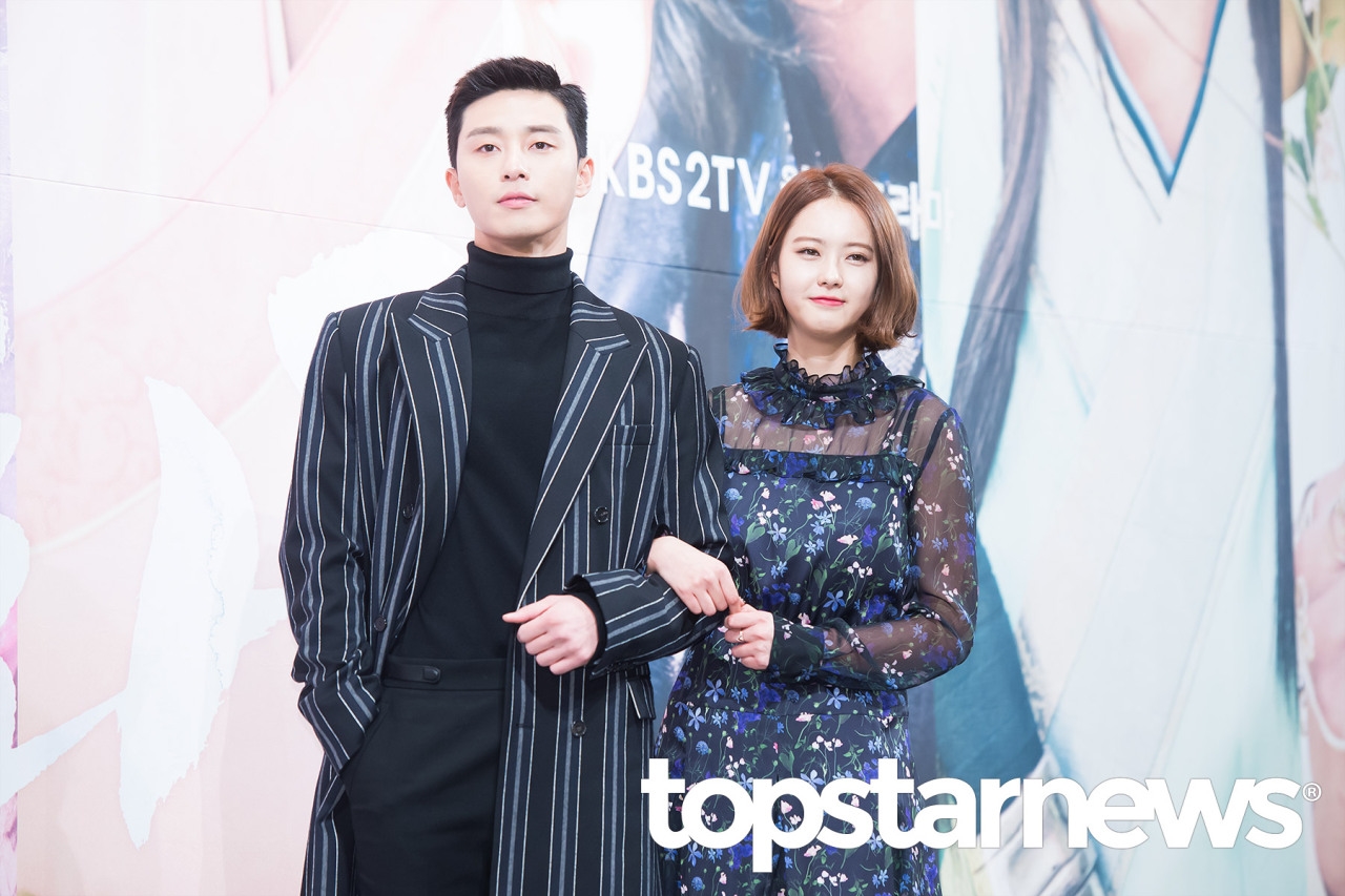 Park Seo Joon chia sẻ ngại ngùng khi tới gần bạn diễn nữ