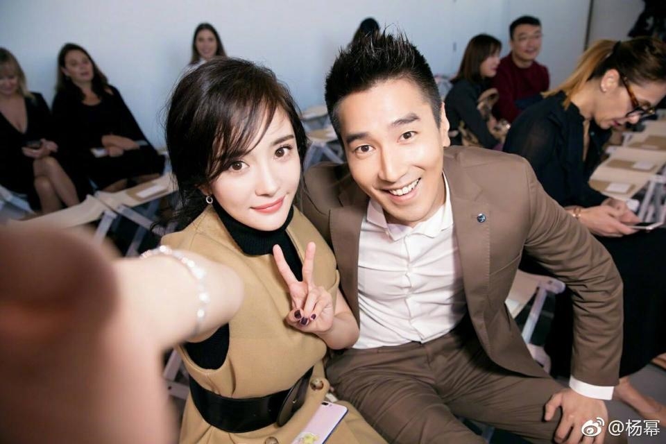 Hình ảnh đáng yêu của cặp đôi tại hậu trường trong ngày tái ngộ.