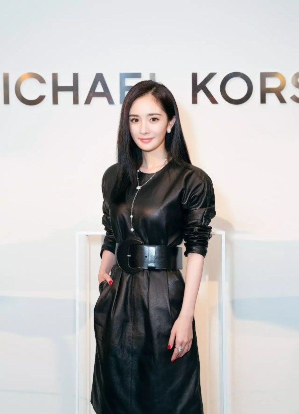 Dương Mịch trả lời khiến fan á khẩu khi bị hỏi về việc ăn mặc trái mùa