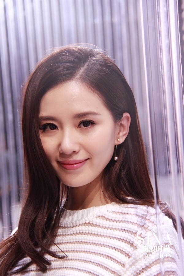 Fan lục lọi ảnh cũ và 'sửng sốt' nét đẹp dịu dàng từ xưa của Thi Thi