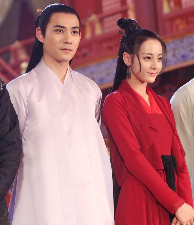 Hình ảnh tươi tắn của Nhiệt Ba trong hậu trường Liệt Hỏa Như Ca tuy đôi lông mày có phần... sai sai.
