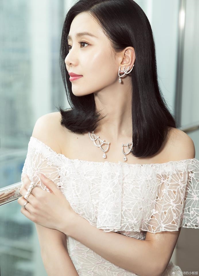 Fan lục lọi ảnh cũ và 'sửng sốt' nét đẹp dịu dàng từ xưa của Thi Thi