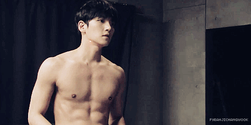 Fan xót đứt ruột vì Ji Chang Wook mới nhập ngũ đã bị thương tay