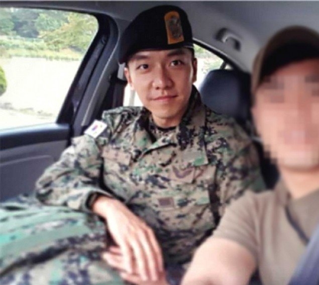 Fan rần rần khi thấy vài hình ảnh của Lee Seung Gi trong quân ngũ