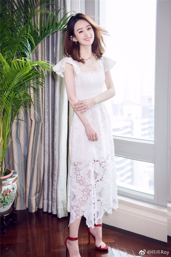 Say đắm trước vẻ đẹp nữ thần khi mỹ nhân Hoa ngữ diện đầm trắng