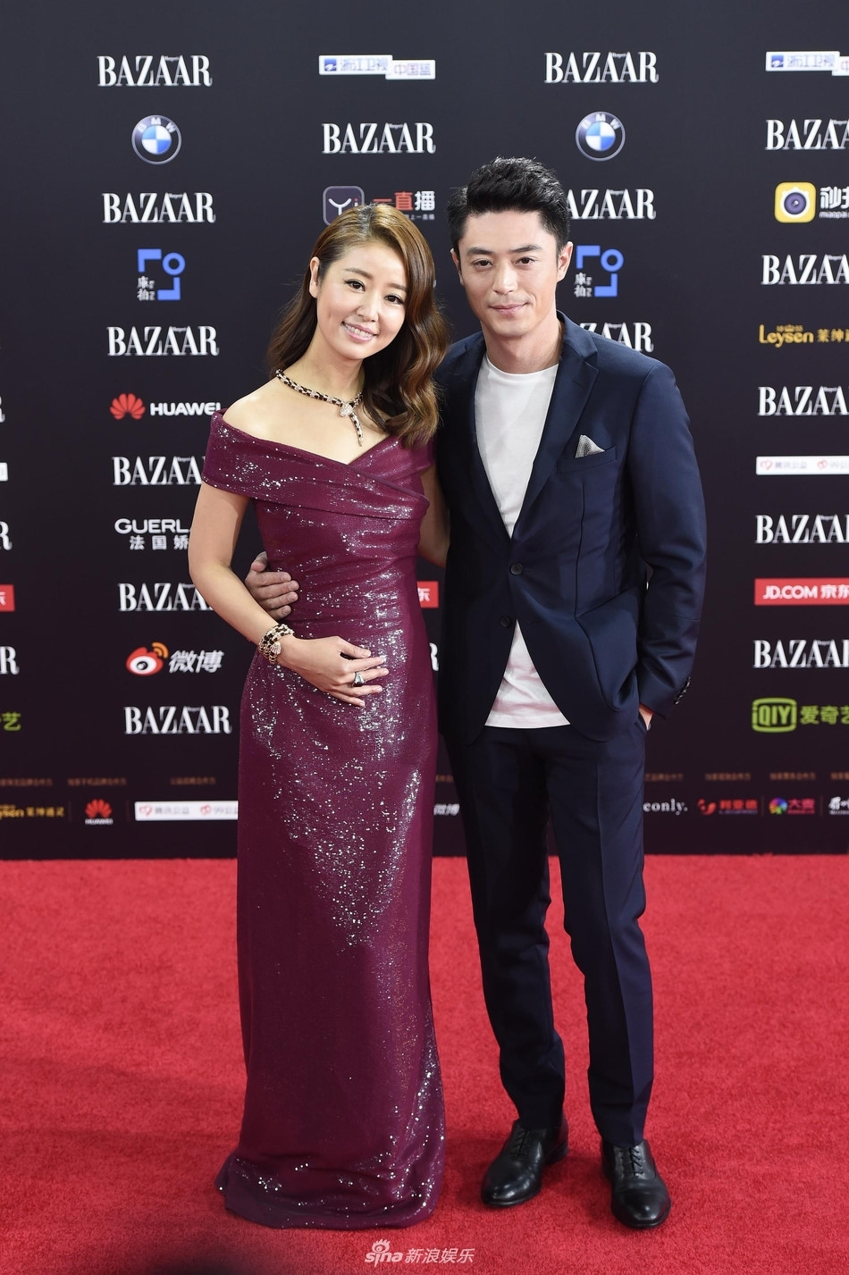 Lâm Tâm Như cùng chồng trong đêm từ thiện Bazaar 2017.
