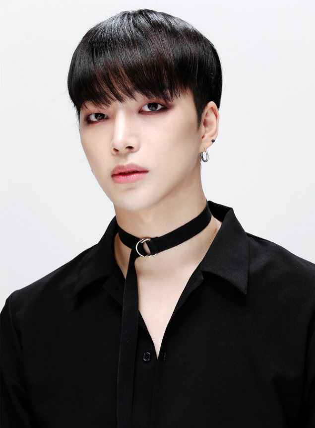Nhóm nhạc thần tượng nam Kpop gây hoang mang vì diện mạo giống con gái