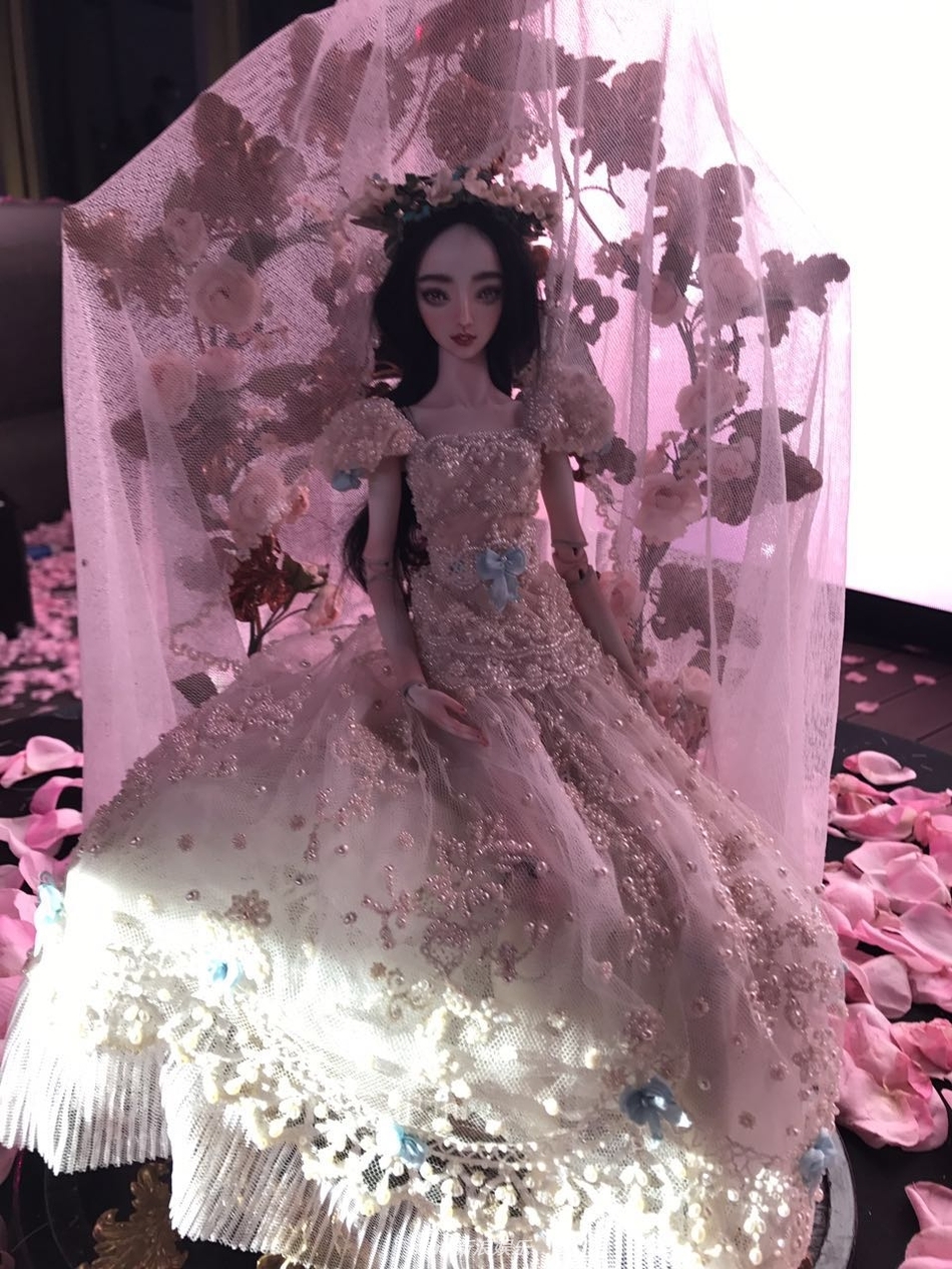 Con búp bê 'đắt khủng khiếp' mà Lý Thần tặng sinh nhật Phạm Gia