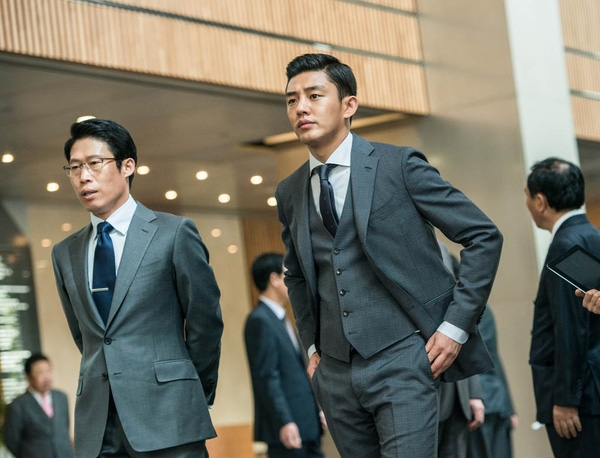 Khi các nam thần lạnh lùng trên phim để lộ bản chất 'lầy lội'