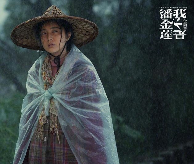 Phạm Gia đoạt giải ảnh hậu, khoe 'khéo' chiếc nhẫn kim cương khủng