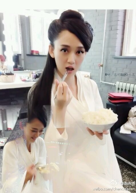 Những khoảnh khắc ăn uống đáng yêu của các nam thần, mỹ nhân Hoa ngữ