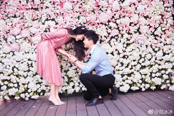 Phạm Băng Băng lại lên ngôi Ảnh hậu Kim Kê sau khi được cầu hôn