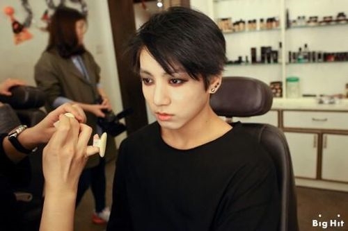 Sao nam Hàn và những lần make-up lố hơn con gái khiến fan phát hoảng