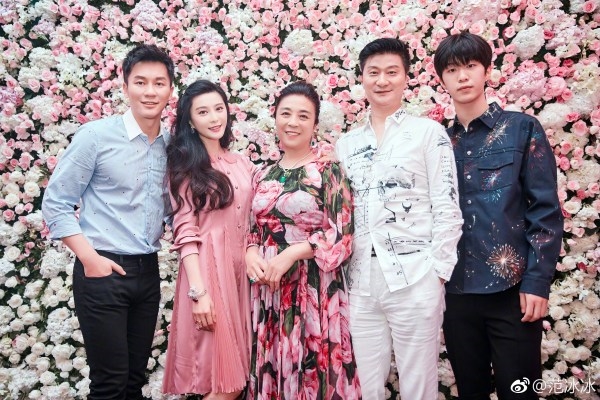 Phạm Băng Băng lại lên ngôi Ảnh hậu Kim Kê sau khi được cầu hôn