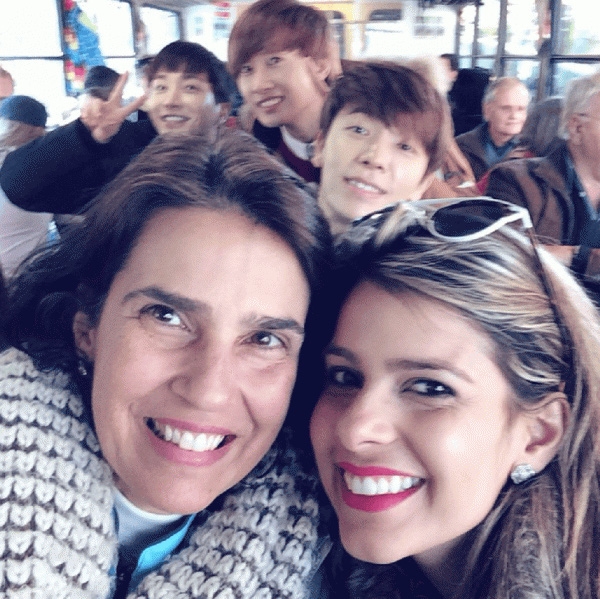 Khi sao làm 'thánh chụp ké' và những màn photobomb hài hước