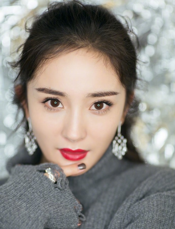 Dương Mịch lên chức mẹ bỉm sữa vẫn cứ ngọt ngào như thiếu nữ