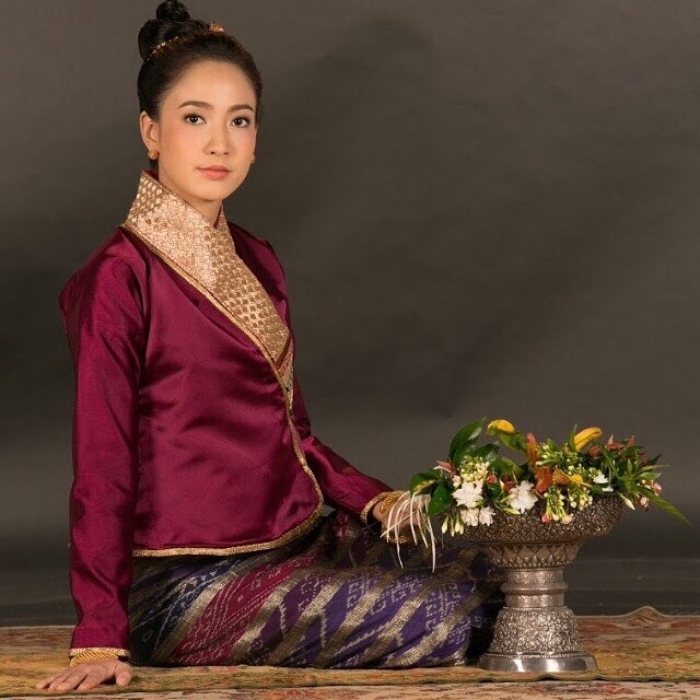 Taew Natapohn gây sốt vì khả năng nói tiếng địa phương siêu 'đỉnh'