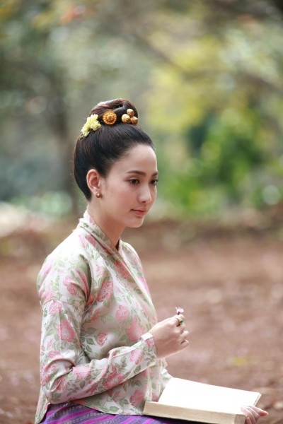 Taew Natapohn gây sốt vì khả năng nói tiếng địa phương siêu 'đỉnh'