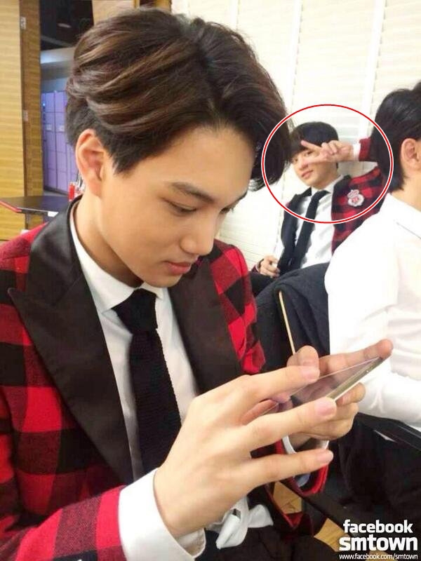 Khi sao làm 'thánh chụp ké' và những màn photobomb hài hước