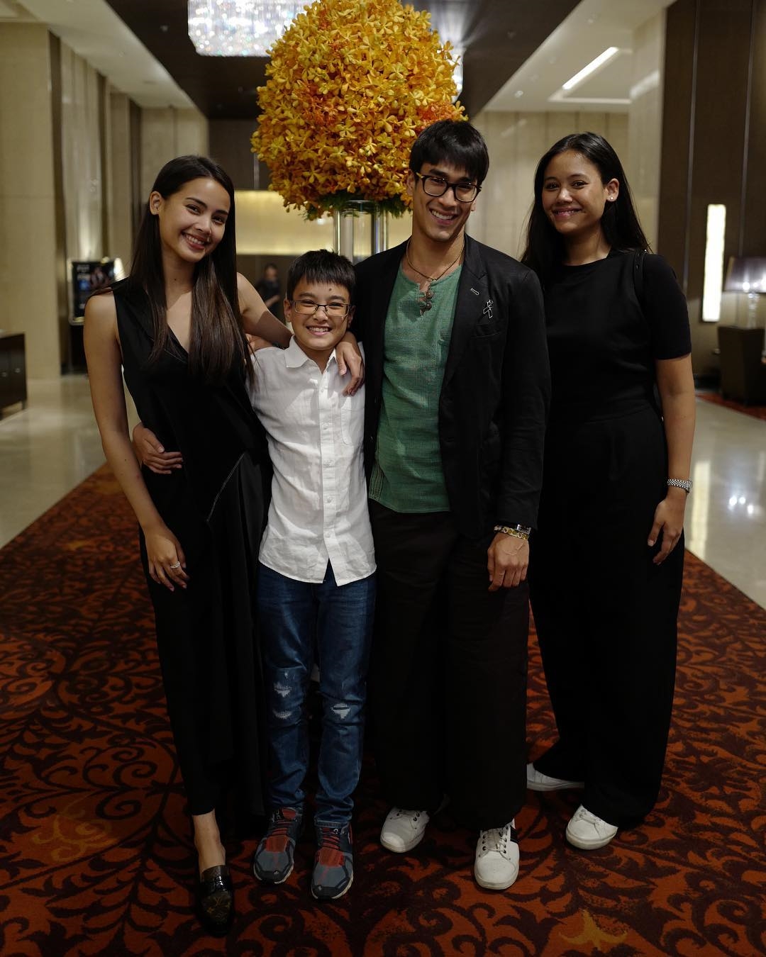 Nadech phủ nhận là chủ nhân của nhẫn kim cương mới trên tay Yaya
