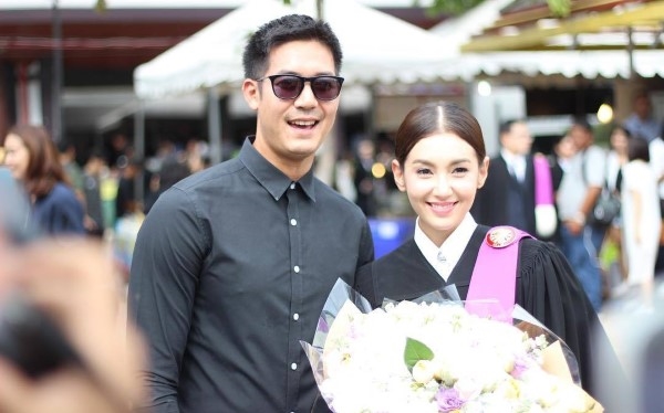 Bella Ranee và Weir Sukollawat công khai tình cảm