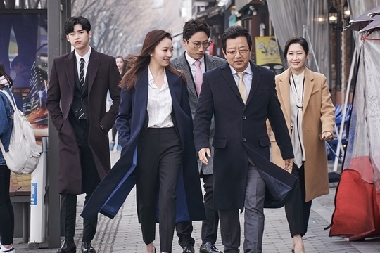 'While You Were Sleeping' tung poster nhân vật đẹp đến nao lòng