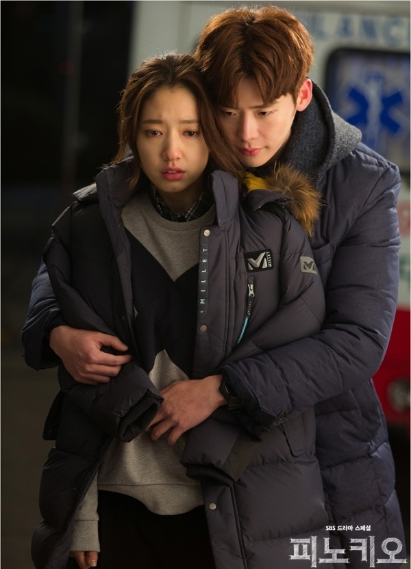 Lee Jong Suk - Park Shin Hye lại dấy lên nghi ngờ hẹn hò