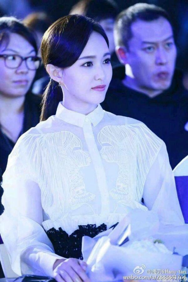 Muôn vẻ cá tính, năng động khi mỹ nhân Hoa ngữ cột tóc đuôi gà