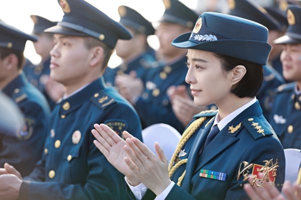 Phạm Băng Băng nhìn Lý Thần tình cảm thế khi đi quảng bá phim