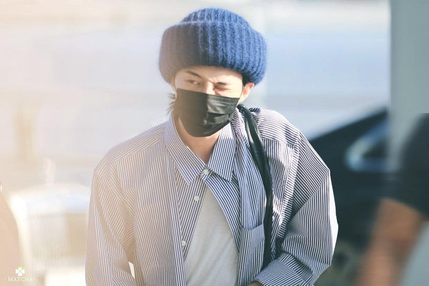 Té ngửa khi biết danh tính fan cuồng bám chặt cửa xe Seungri