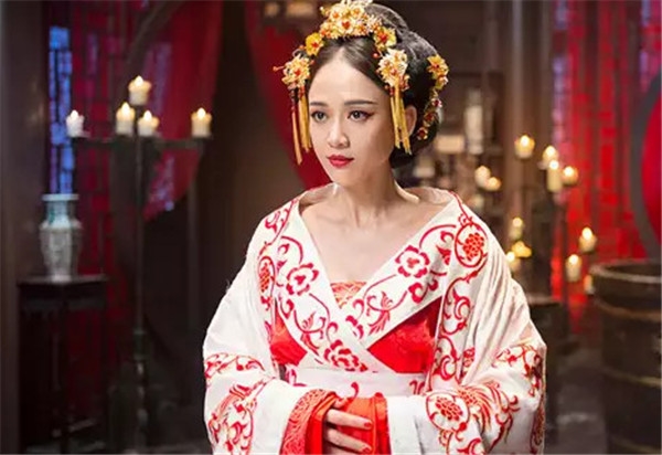 Nhan sắc đỉnh cao của mỹ nhân U40 Trần Kiều Ân trong Độc Cô Hoàng Hậu