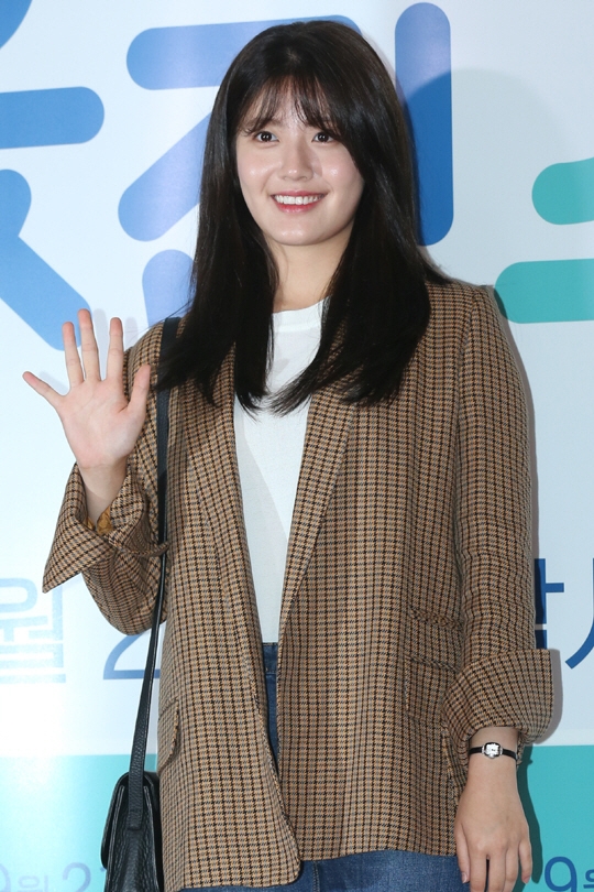 Kim Yoo Jung, Kim Sae Ron tới xem chiếu VIP movie mới của Jin Ji Hee
