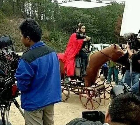 Hậu trường những cảnh cưỡi ngựa 'diễn sâu quá sâu' của phim Hoa Ngữ
