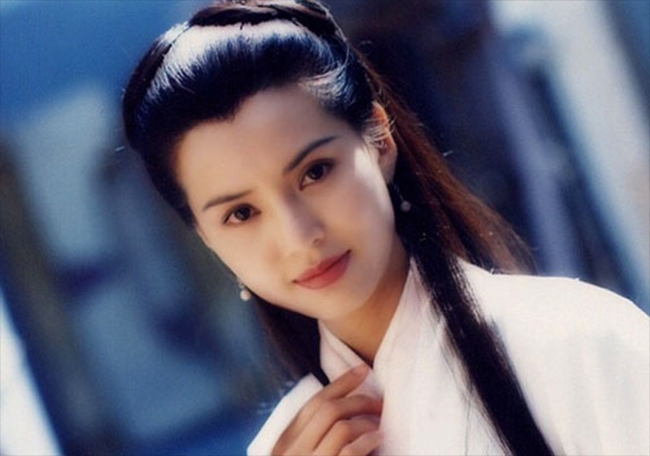Tạo hình của Lý Nhược Đồng trong bộ phim "Thần điêu đại hiệp" (năm 1995), vai diễn gắn liền với tên tuổi và sự nghiệp của cô.