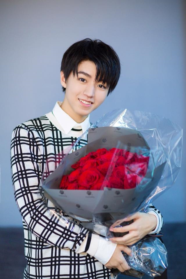 TFBoys Vương Tuấn Khải bước sang tuổi 18 trưởng thành, cực điển trai