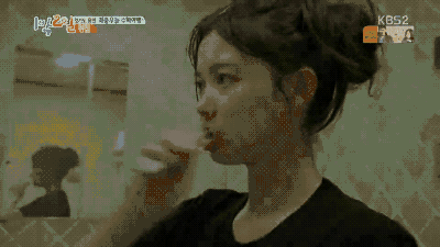 Khi không là diễn viên nổi tiếng, Kim Yoo Jung ở đời thường thế nào?