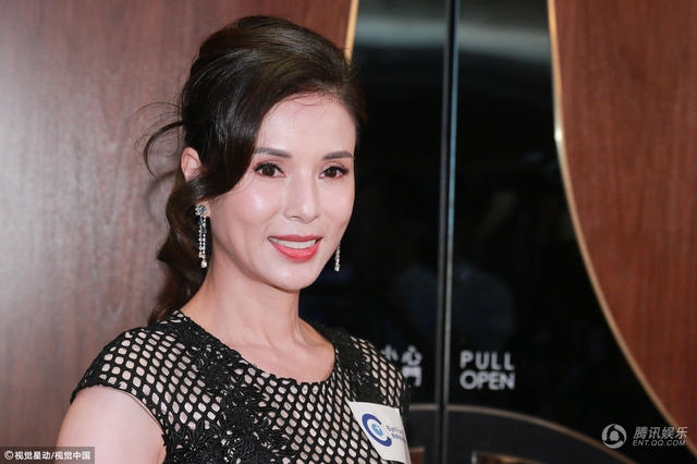 Cô ấy dường nhưu chẳng thay đổi gì, vẫn đẹp, vẫn thuần khiết.