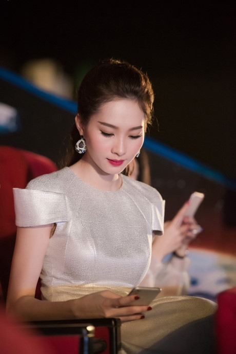 Tập hợp loạt ảnh chụp lén mà vẫn “đẹp rạng ngời” của sao Việt