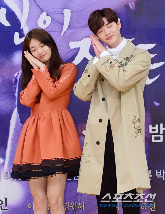 Lee Jong Suk - Suzy đáng yêu trong họp báo 'While You Were Sleeping'