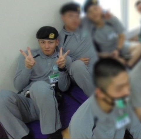 Ji Chang Wook nhặn bằng khen sau khi kết thúc khóa huấn luyện