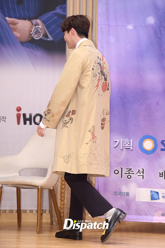 Lee Jong Suk - Suzy đáng yêu trong họp báo 'While You Were Sleeping'