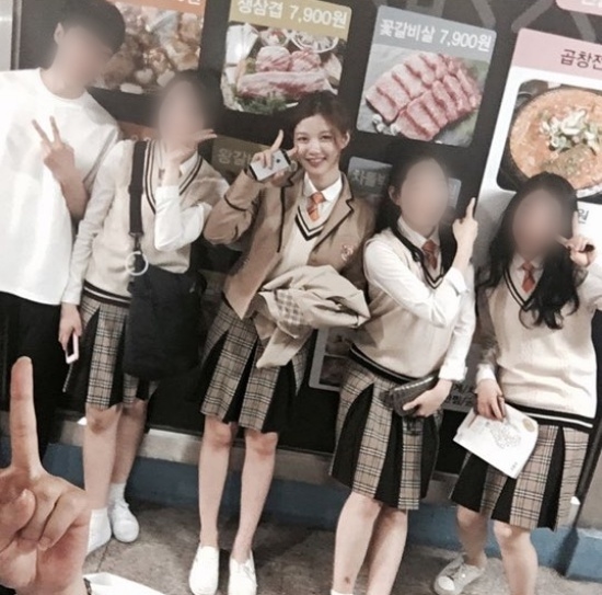 Khi không là diễn viên nổi tiếng, Kim Yoo Jung ở đời thường thế nào?
