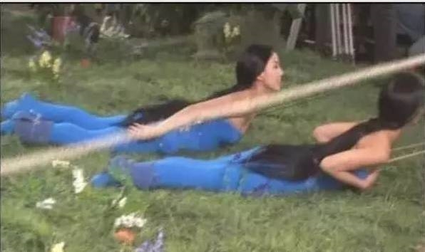 Tuy nhiên, sự thật thì… 2 chị em họ nhà răn kia cũng không được đẹp cho lắm.