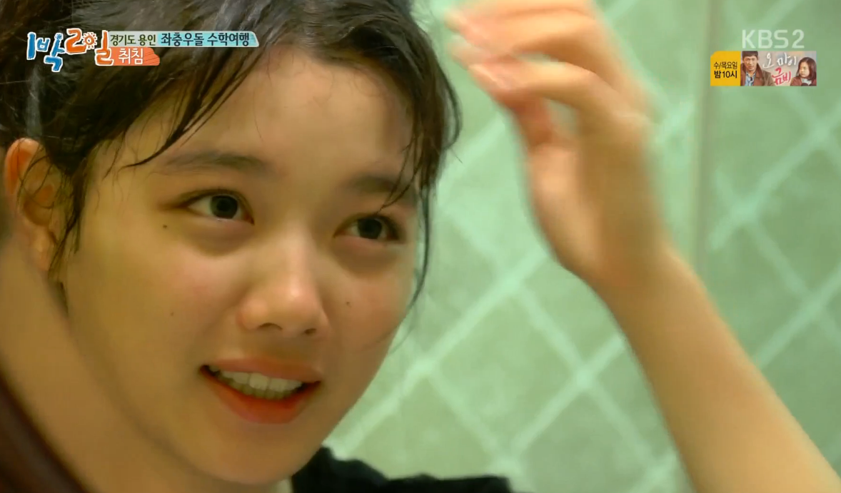 Khi không là diễn viên nổi tiếng, Kim Yoo Jung ở đời thường thế nào?
