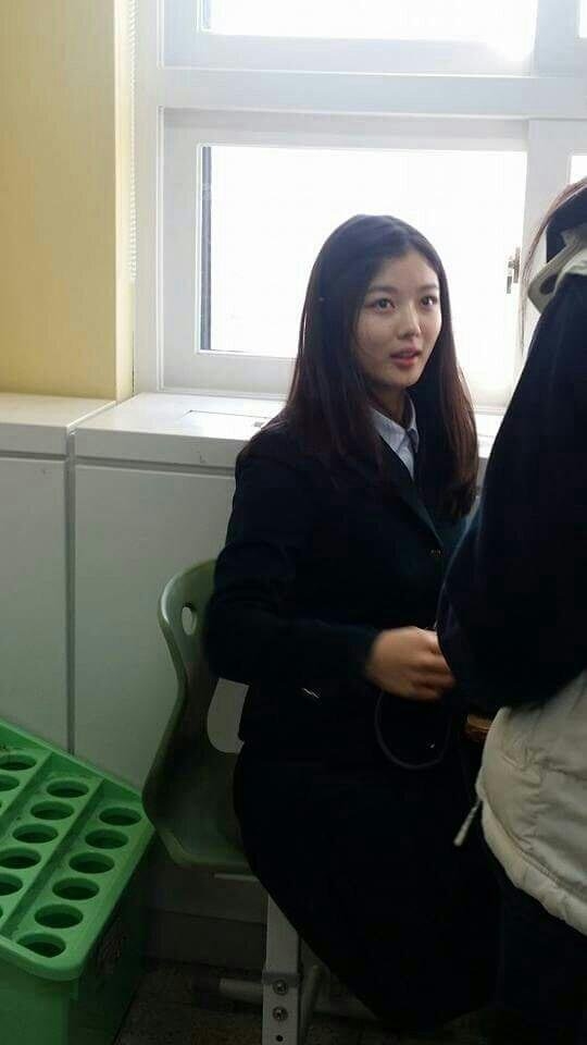 Khi không là diễn viên nổi tiếng, Kim Yoo Jung ở đời thường thế nào?