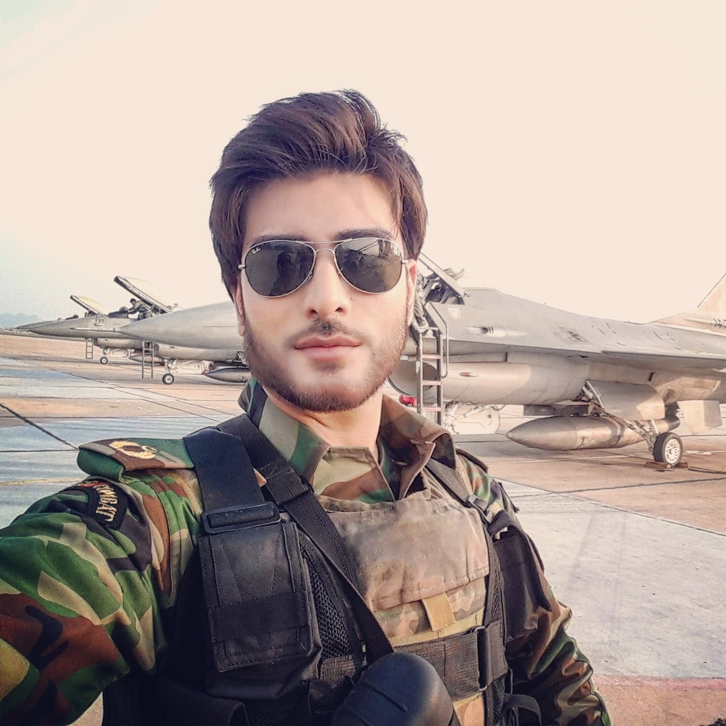 Những hình ảnh Imran Abbas quá xuất sắc để thể hiện vai diễn trong Hậu Duệ Mặt Trời.
