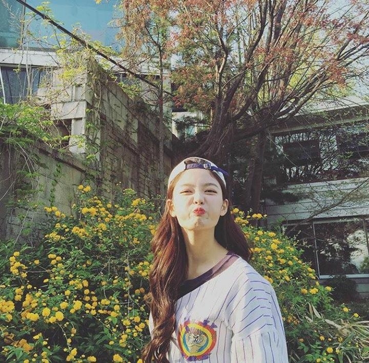 Khi không là diễn viên nổi tiếng, Kim Yoo Jung ở đời thường thế nào?