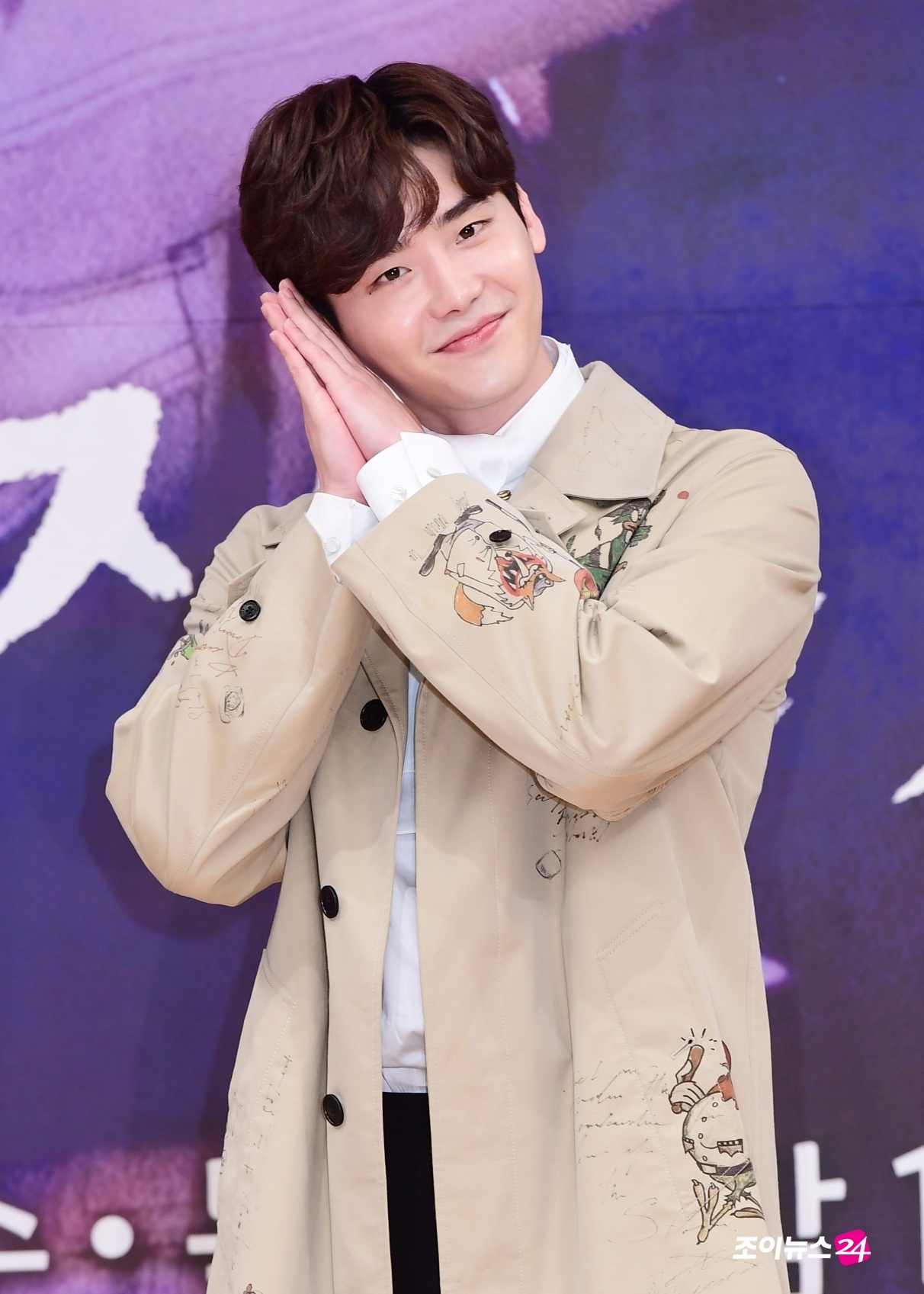 Lee Jong Suk - Suzy đáng yêu trong họp báo 'While You Were Sleeping'