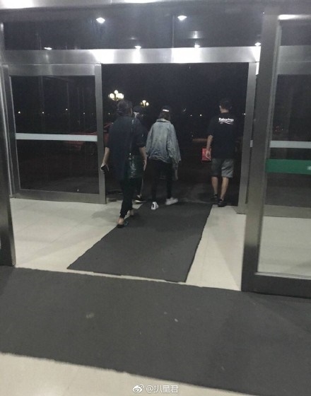 Triệu Lệ Dĩnh nhập viện vì sốt đến 39 độ khiến fan lo sốt vó